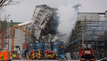 Hasiči ukončili práce na zhorenej budove niekdajšej burzy v Kodani