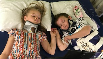 Súrodenci nehodu prežili, ich rodičia nie: Toto je ich prvé stretnutie po tom, čo osireli