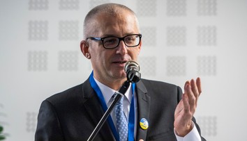 Veľká pozornosť pre malú stranu. Miroslav Kollár podrží koalíciu