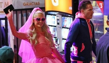 Trojdňový svadobný maratón a teraz útek do raja: Paris Hilton stále prekvapuje