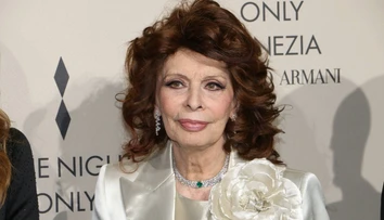 Legendárna Sophia Loren utrpela ťažký úraz. Po páde v kúpeľni si zlomila dve dôležité kosti a skončila pod skalpelom