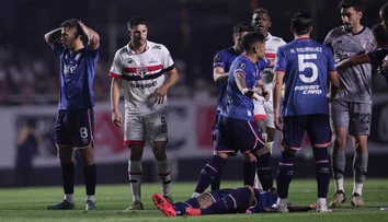 VIDEO: Zrútil sa na trávnik a už sa neprebral. Uruguajský futbalista zomrel na následky zástavy srdca