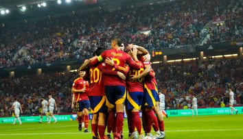 Prestrelka Poliakov s Chorvátmi, Španieli si zaistili postup. Portugalci nenašli recept na Škótov