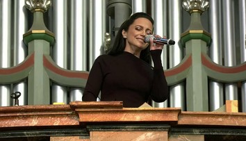 Lucie Bílá zaspievala Karlovi Gottovi do neba. Katedrálou sa rozľahlo Ave Maria