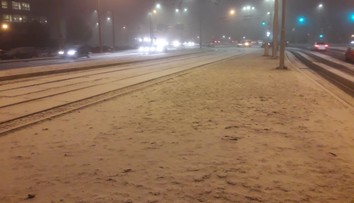 FOTO: Na radaroch nič, na zemi centimeter. Plzeň zasypalo priemyselné sneženie