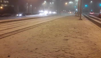 FOTO: Na radaroch nič, na zemi centimeter. Plzeň zasypalo priemyselné sneženie