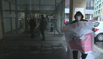 Zákaz zhromažďovania ich neodradil. Odborári prišli protestovať po skupinkách