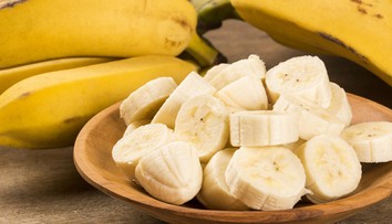 Milujete banány a hnevá vás, že rýchlo prezrú? Tento trik účinne spomalí ich zhnednutie