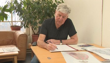 Svet divadla mu učaroval, rozhodol sa preto skrášľovať ho. Spod jeho rúk vychádzajú umelecké návrhy kostýmov