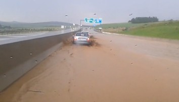 R1 je pri Beladiciach v smere od Nitry na Banskú Bystricu neprejazdná