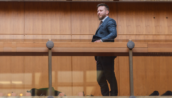 Prečo Kotlárovi rastie moc? Búri sa proti nemu Hlas aj odborníci, Ficovi jeho konšpirácie vyhovujú