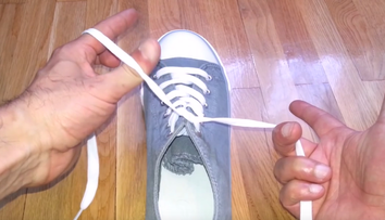 Skvelý trik. Takto si zaviažete šnúrky za 1,5 sekundy