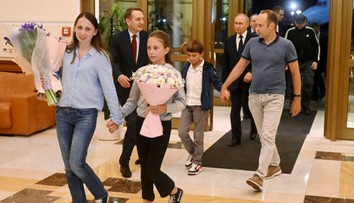 Deti oslobodených väzňov sa po výmene ocitli v neznámej krajine. Celý život nevedeli, že pochádzajú z Ruska