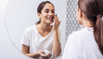 Mnoho ľudí robí pri starostlivosti o pleť rovnaké chyby. Odborníčka radí, ako sa o ňu starať správne