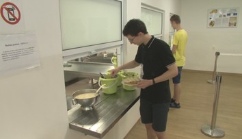 Štát napokon preplatí obedy aj malým gymnazistom. Zisťovali sme, na čo sa majú rodičia pripraviť