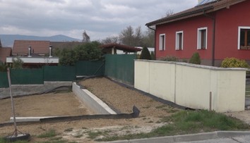 Na pozemku má čierne stavby. Trenčiansky vicežupan porušil stavebný zákon