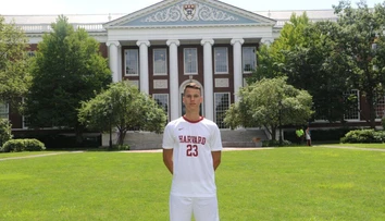 Vyrastal v Slovane, bol v reprezentácii. Počas zranenia zmenil priority a dostal sa na Harvard