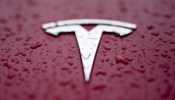 Nešťastie vo Francúzsku. Pri požiari elektromobilu Tesla prišli o život štyria ľudia