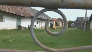 Opitý sadol za volant. Následne autom prevrátil latrínu a nechtiac zabil bratranca