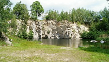 Tragédia na školskom výlete v Česku: Dievča sa topilo v zatopenom lome, zomrelo v nemocnici