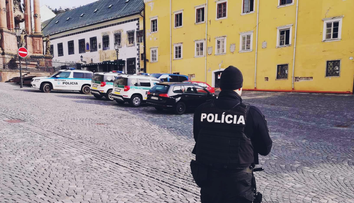 Poplach v Banskej Štiavnici. Anonym sa vyhrážal bombovými útokmi na základnej škole