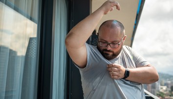 Horúčavy sprevádza aj silné potenie. Čo sa dá robiť v prípadoch, keď už antiperspirant nestačí?