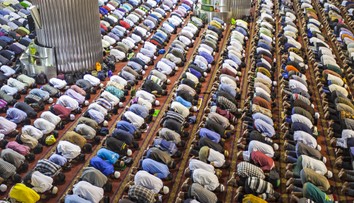 Bez vody a jedla. Začína sa mesiac trvajúci sviatok, ktorý má očistiť telo aj dušu