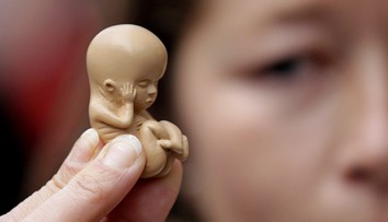 Poľský parlament zamietol návrh na úplný zákaz interrupcií