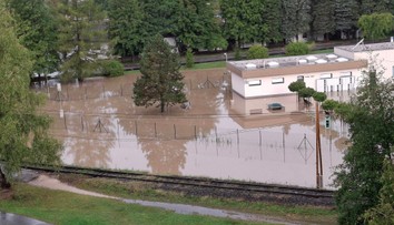 MAPA: Lejaky postupne opúšťajú Slovensko. Vo viacerých okresoch je však najvyššia výstraha pred povodňami