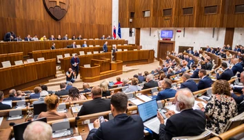 Partnerské spolužitie stopli poslanci už v prvom čítaní. Pozrite si, ako kto hlasoval