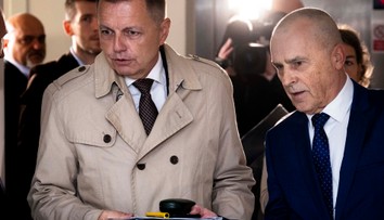 Súd s Petrom Kažimírom prerušili. Prokurátor chce guvernéra Národnej banky Slovenska za mrežami