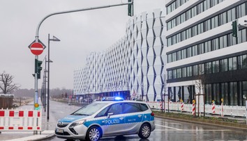 Na letisku vo Frankfurte našli mŕtve telá muža a ženy. Obete mali strelné zranenia