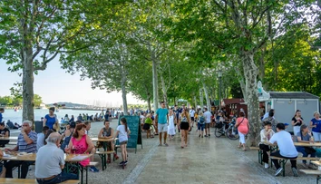 Balaton už nie je zárukou lacnej dovolenky. Mení sa na luxusnú destináciu, ktorú si bežný Maďar dovolí len ťažko