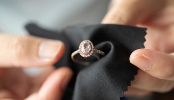 Z hotelovej izby v Paríži zmizol prsteň za najmenej 750-tisíc eur. Majiteľku potešilo, že ho našli