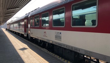 Permanentné meškania. Cestujúci z Bernolákova sa čoraz viac sťažujú na vlakovú dopravu