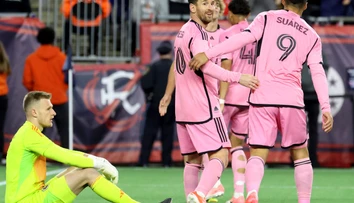 VIDEO: Henrich Ravas prvýkrát nastúpil proti Lionelovi Messimu. Legenda Slováka nešetrila
