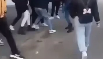 Na stanici vo Vranove nad Topľou sa pobili tínedžeri. Prípad vyšetruje polícia