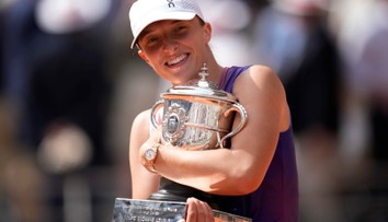 Swiateková štvrtýkrát v kariére triumfovala na Roland Garros. Zinkasuje slušnú prémiu