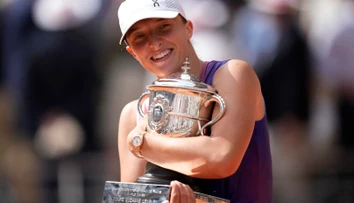 Swiateková štvrtýkrát v kariére triumfovala na Roland Garros. Zinkasuje slušnú prémiu