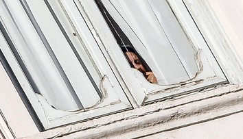 Renzi odstúpil z funkcie po neúspešnom referende, ostáva lídrom strany