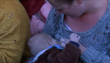 Dojčenie na verejnosti je pre mnohých stále tabu, paradoxne najviac vadí ženám
