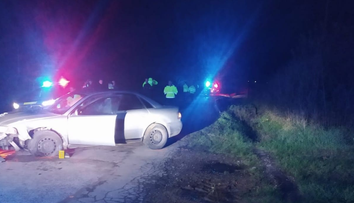 Chodec v piatok večer neprežil zrážku s autom. Mal kráčať po strede cesty v tmavom oblečení