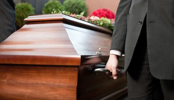 Krematóriá na Slovensku nestíhajú spaľovať obete covidu