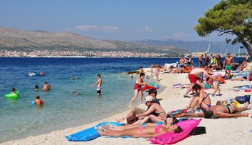 V Chorvátsku zatkli Čecha (81), na pláži si natáčal a fotil malé deti