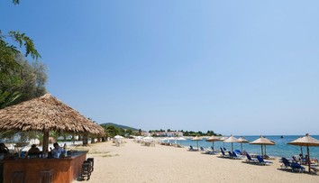 Dráma na obľúbenom gréckom polostrove: V preplnenom bare sa strieľalo, traja ľudia sú vážne zranení