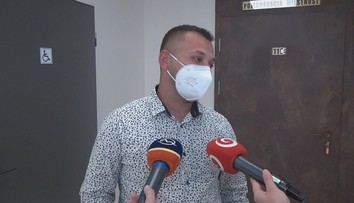 Pred tromi rokmi spôsobil nehodu, pri ktorej na D1 zomreli dvaja jeho kamaráti. Teraz stál pred súdom