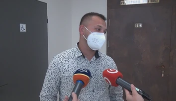Pred tromi rokmi spôsobil nehodu, pri ktorej na D1 zomreli dvaja jeho kamaráti. Teraz stál pred súdom