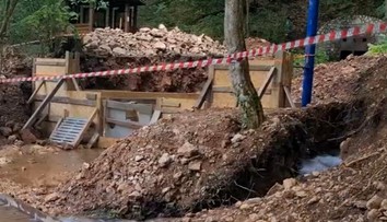Vážne až fatálne poškodené pramene pri Krásnohorskej jaskyni. Odborníci reagujú na zásah SHMÚ