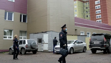 Na vlasoch a rukách Navaľného našli stopy priemyselných chemikálií