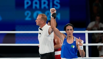 Alžírska boxerka žaluje pre kyberšikanu Muska či Rowlingovú. Preverovať budú aj príspevky Trumpa